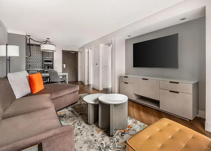 Hilton Grand Vacations Club Magnificent Mile Hotel Chicago