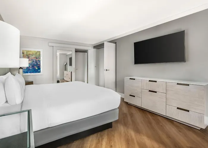Hilton Grand Vacations Club Magnificent Mile Hotel