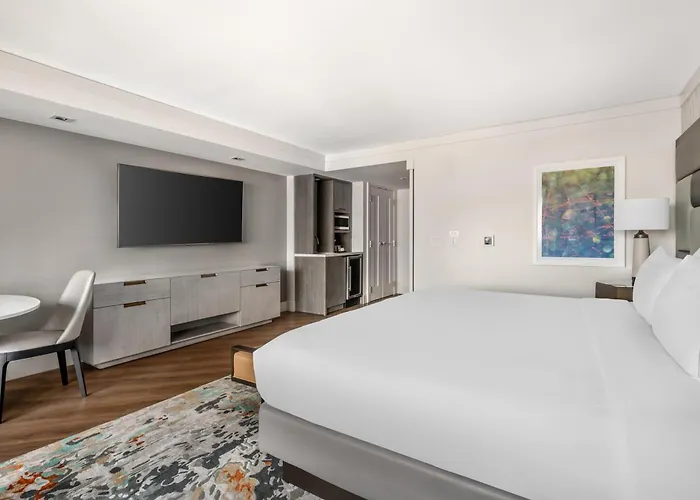 Hilton Grand Vacations Club Magnificent Mile Hotel 3*
