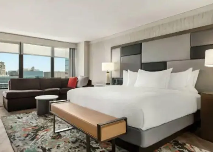 Hilton Grand Vacations Club Magnificent Mile Hotel Chicago
